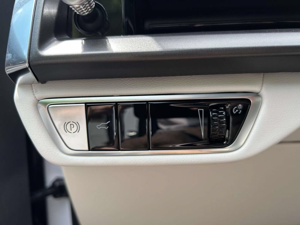 New 2027 Cadillac Vistiq Sport AWD/4WD image 21