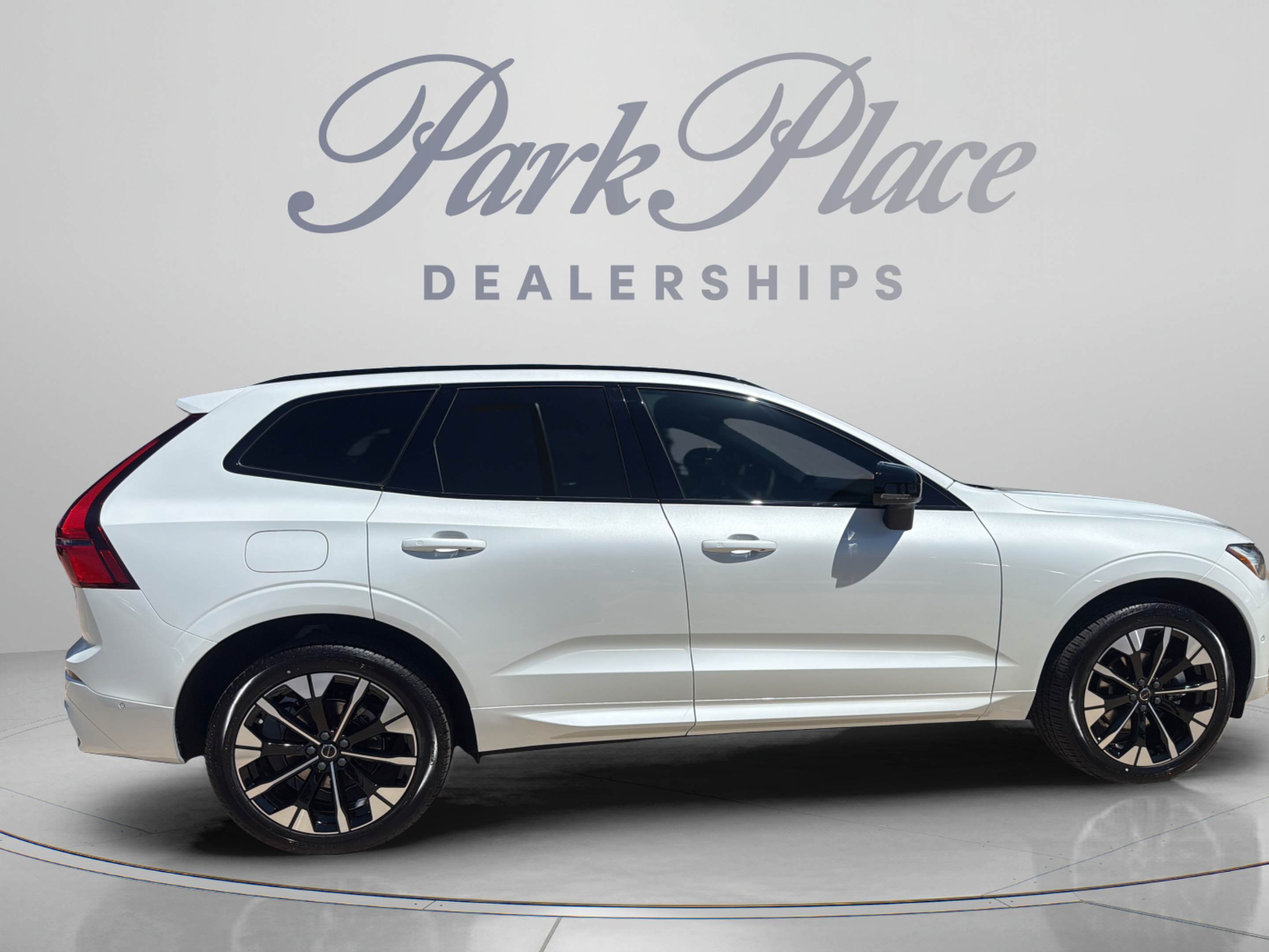 New 2027 Volvo XC60 B5 Plus AWD/4WD image 8