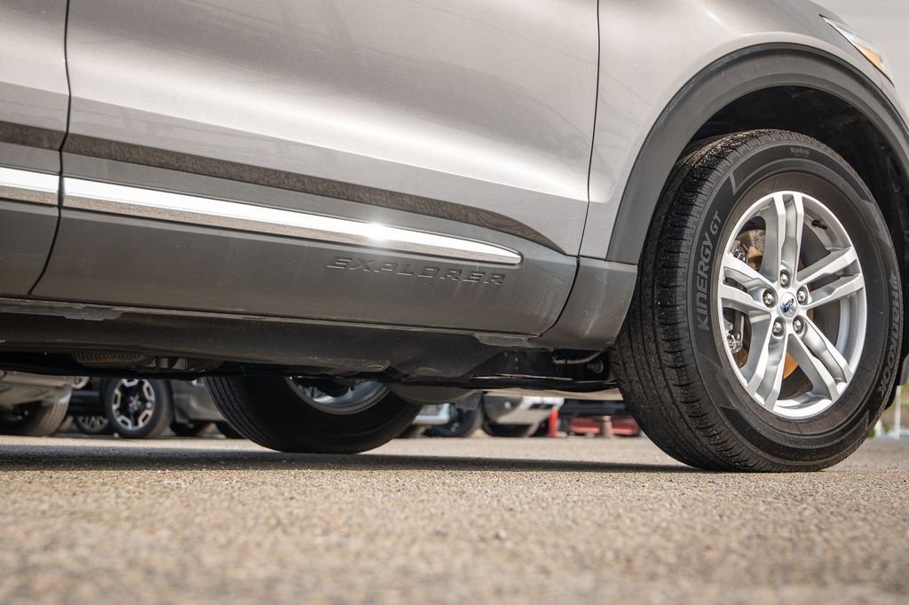 Used 2022 Ford Explorer XLT w/ Equipment Group 202A image 6