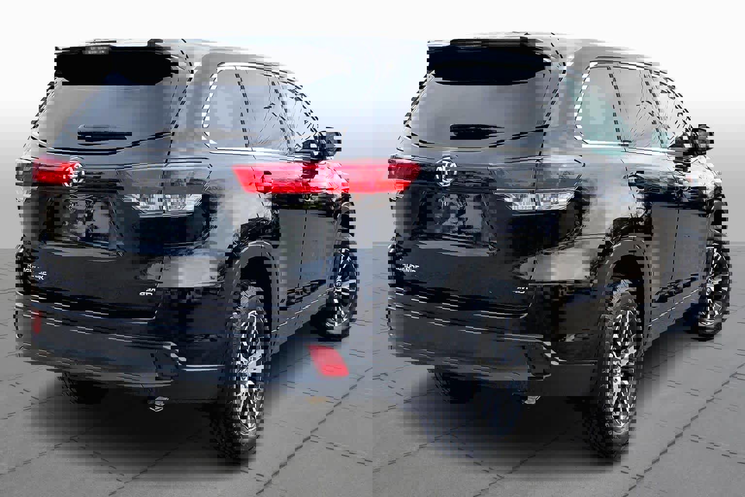 Used 2018 Toyota Highlander LE image 13