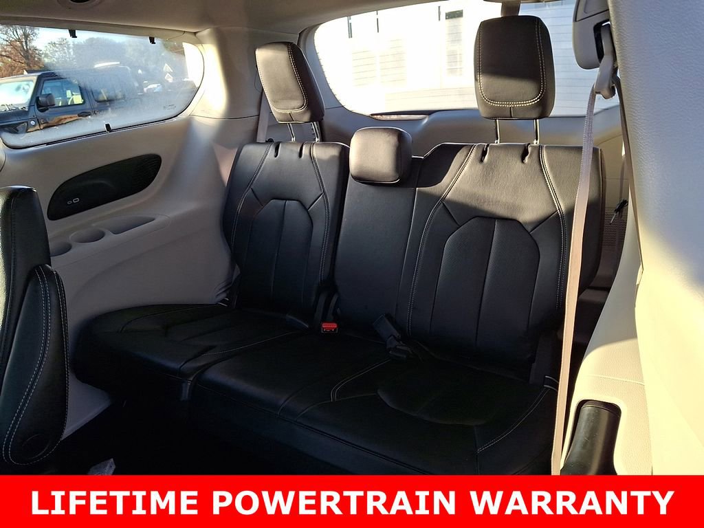 Used 2022 Chrysler Pacifica Touring-L w/ Uconnect Theater Family Group image 11