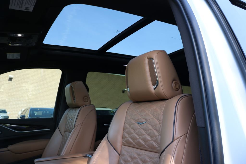 Used 2023 Cadillac Escalade Premium Luxury AWD/4WD image 29
