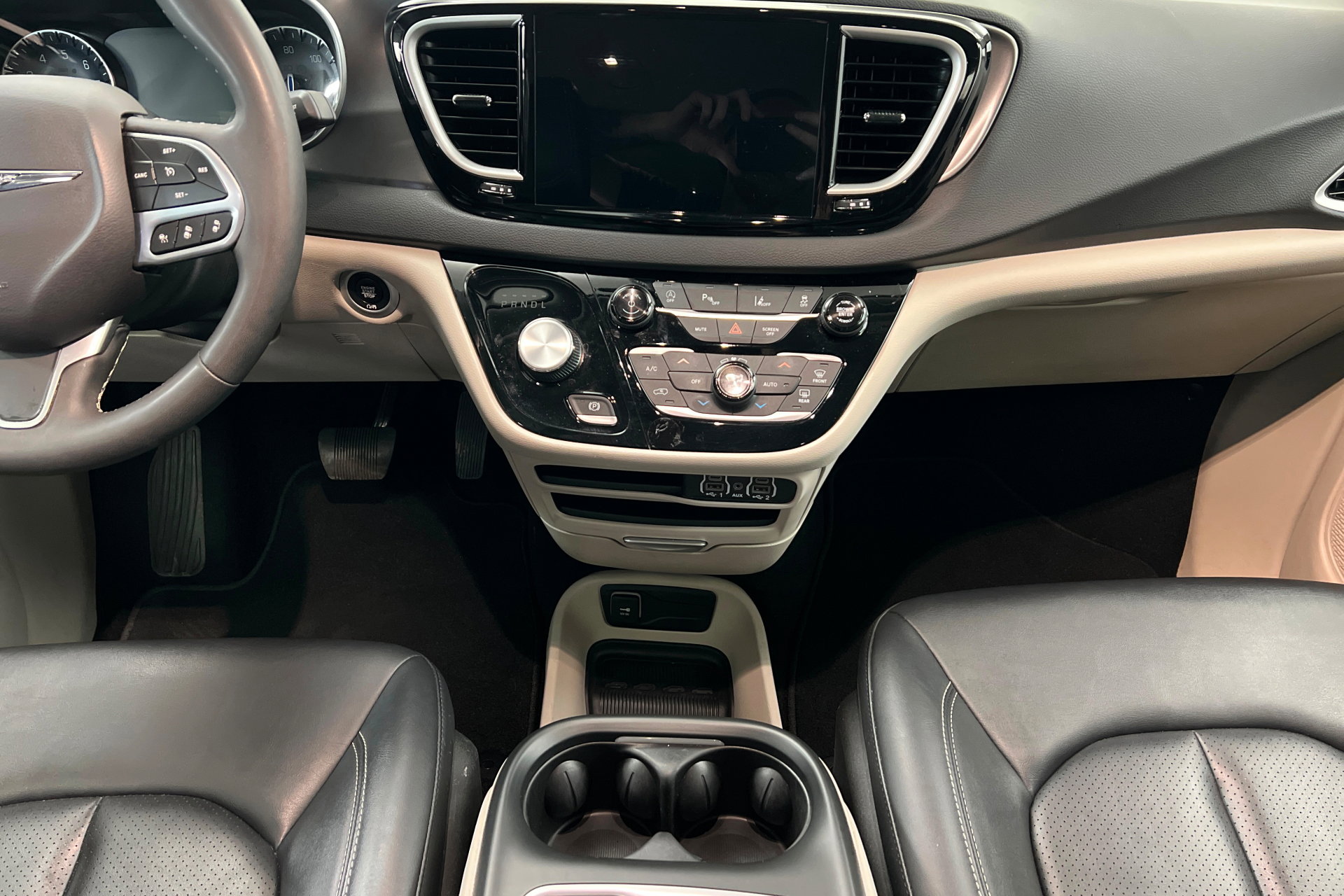 Used 2024 Chrysler Pacifica Touring-L FWD image 13