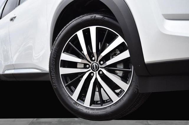 Certified 2025 Nissan Pathfinder Platinum image 3