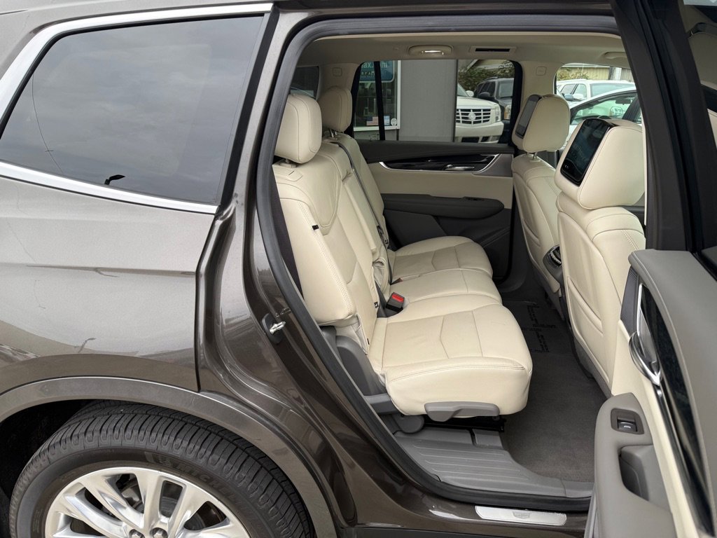 Used 2020 Cadillac XT6 Premium Luxury image 16