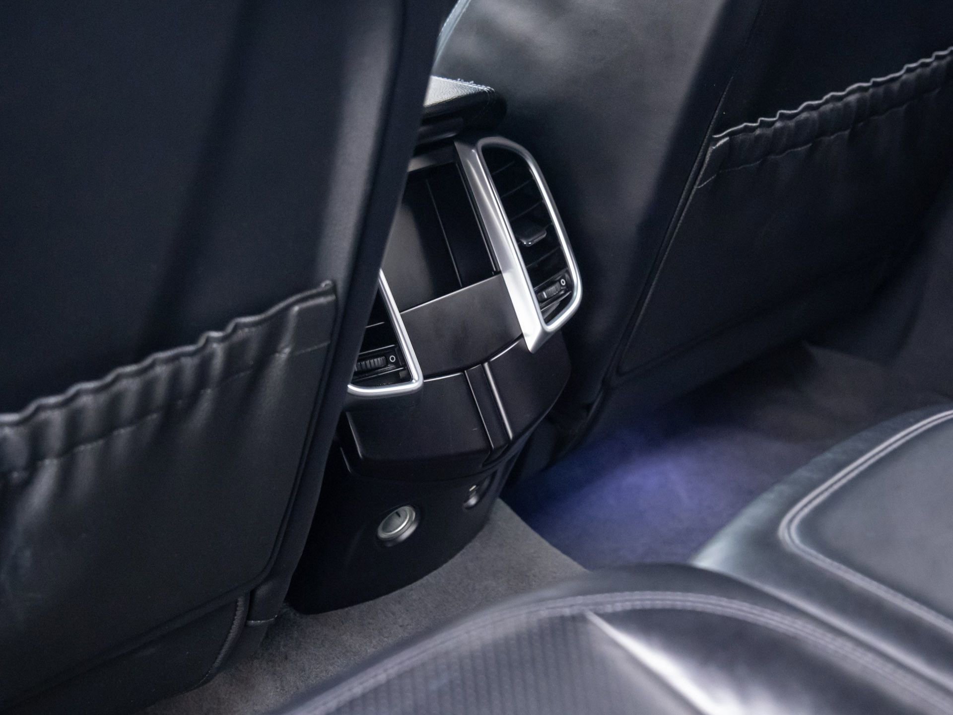 Certified 2017 Porsche Cayenne Platinum Edition image 16