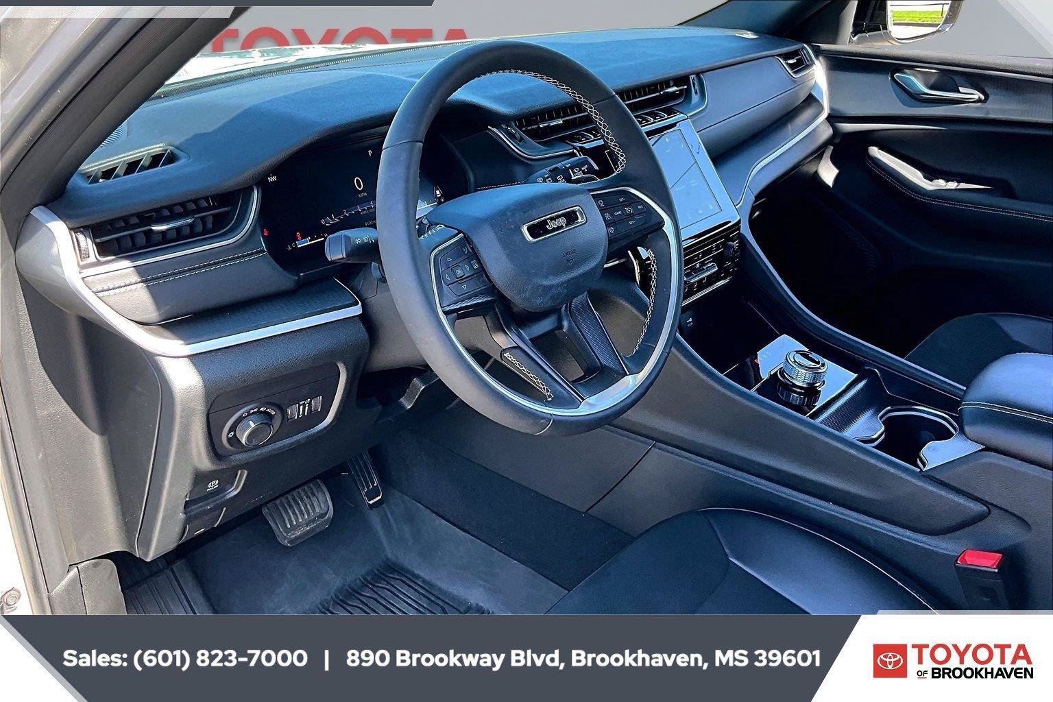 Used 2025 Jeep Grand Cherokee L Altitude RWD image 12