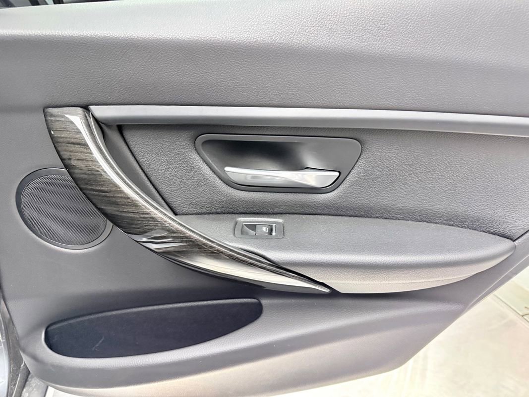 Used 2018 BMW 320i xDrive Sedan image 18