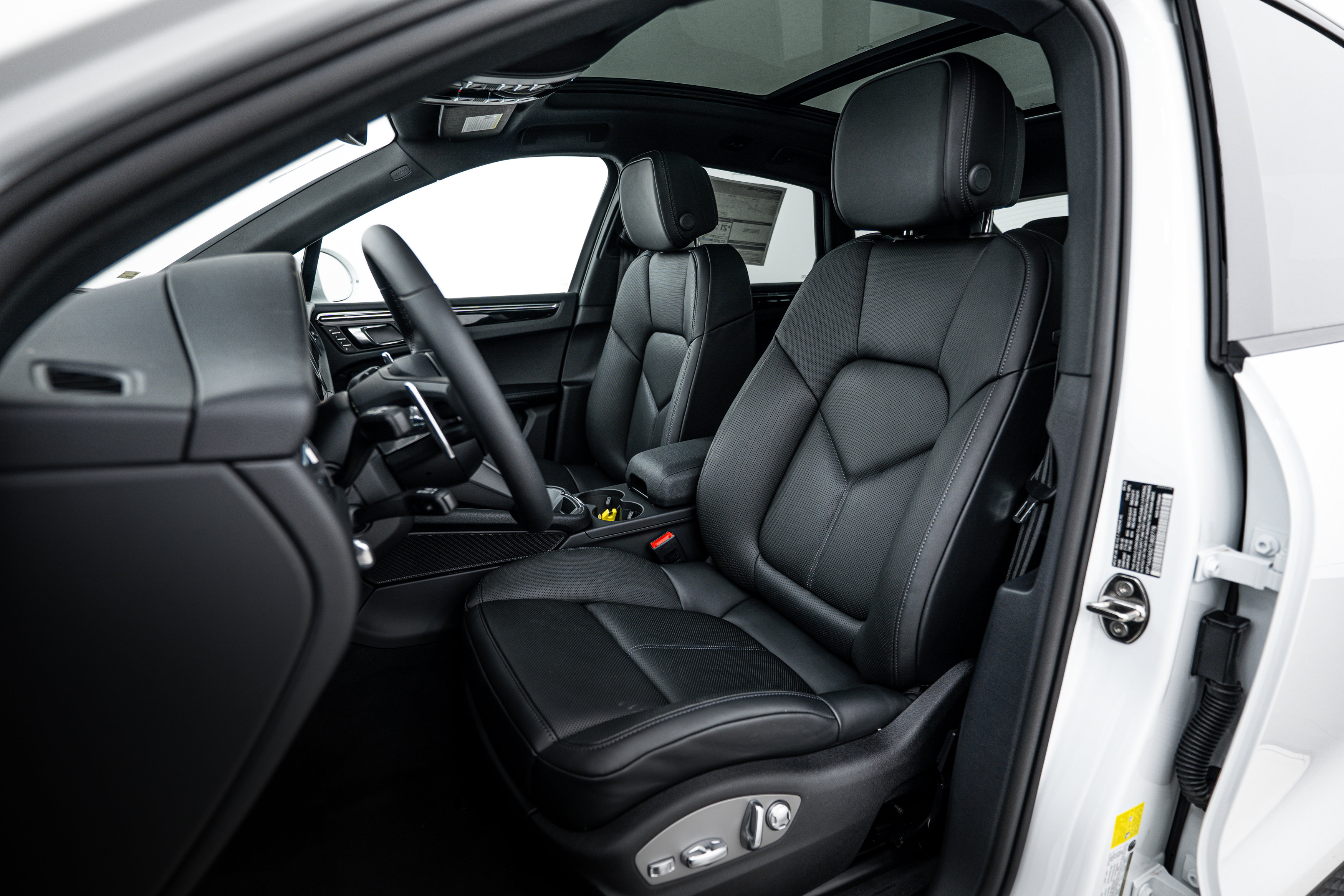 New 2026 Porsche Macan image 5