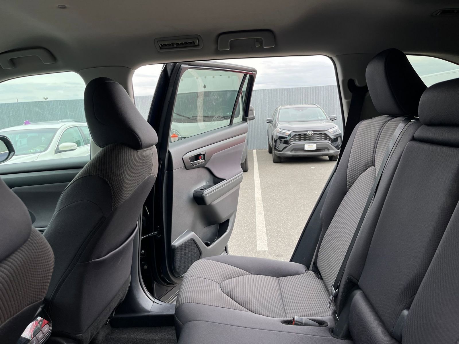 Used 2025 Toyota Highlander LE FWD image 41