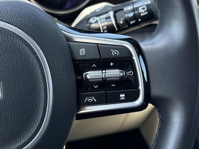 Used 2024 Kia Carnival EX FWD image 23