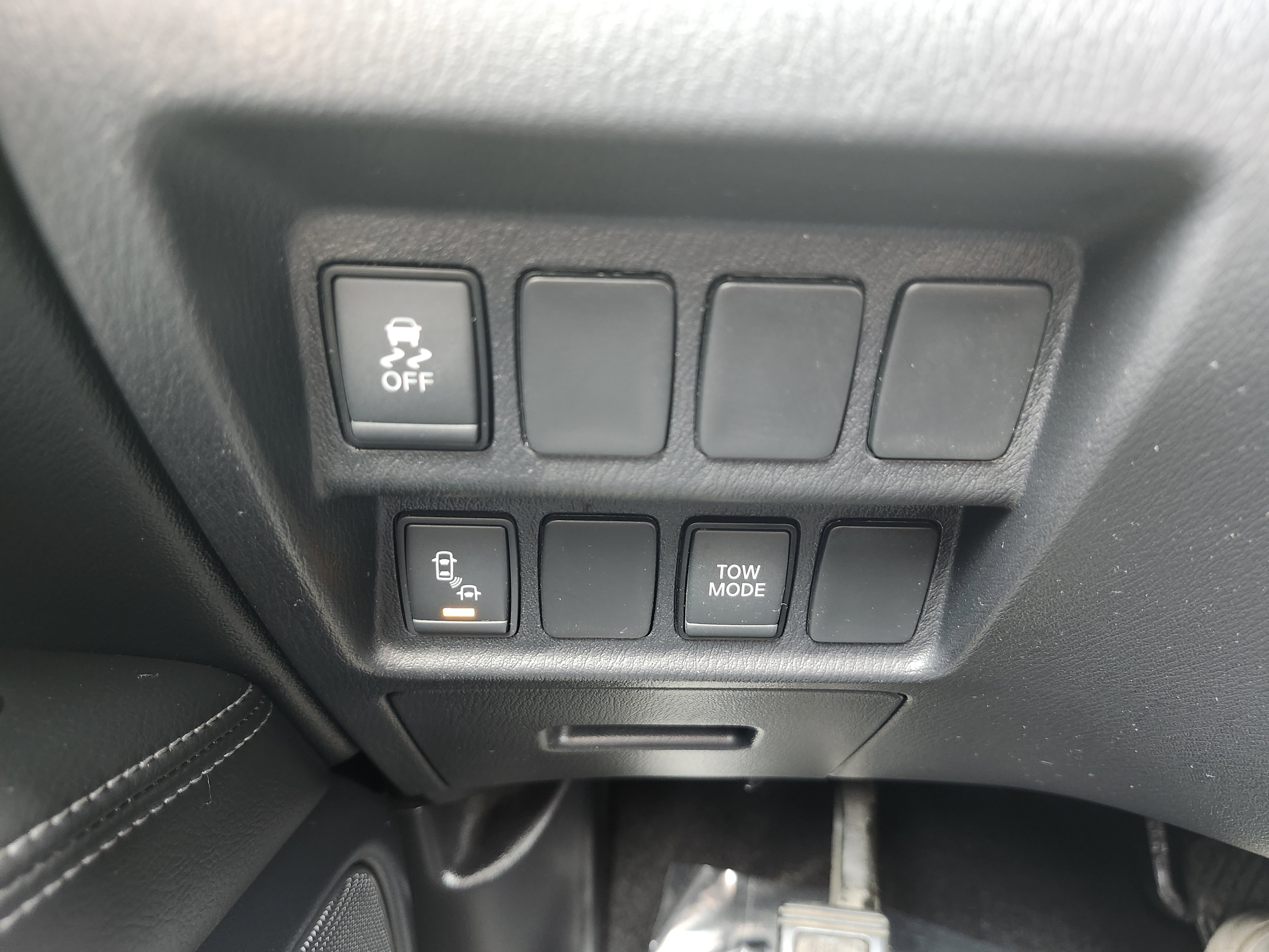 Used 2020 Nissan Pathfinder SV image 36