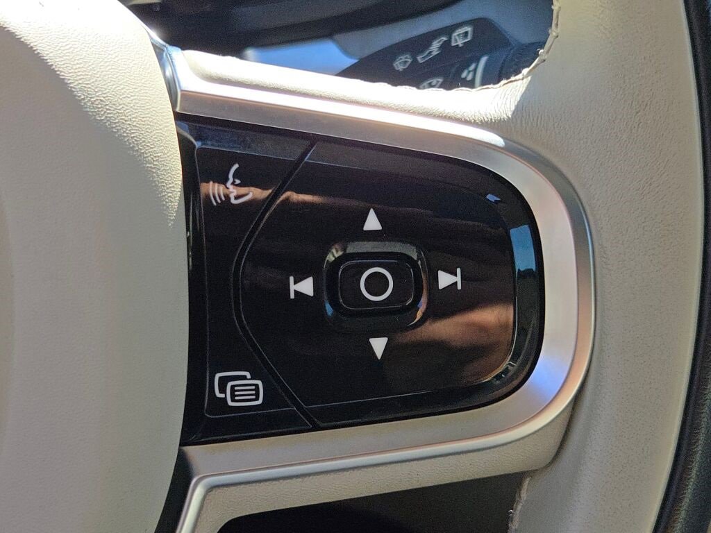 Used 2024 Volvo V60 B5 Cross Country Plus image 34