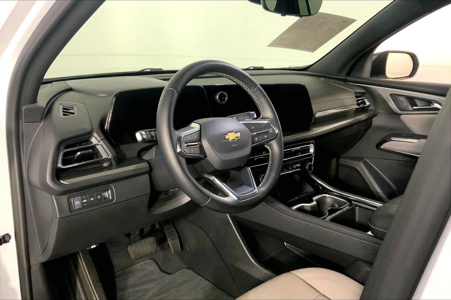 Used 2026 Chevrolet Traverse LT w/ Driver Confidence Package AWD/4WD image 14