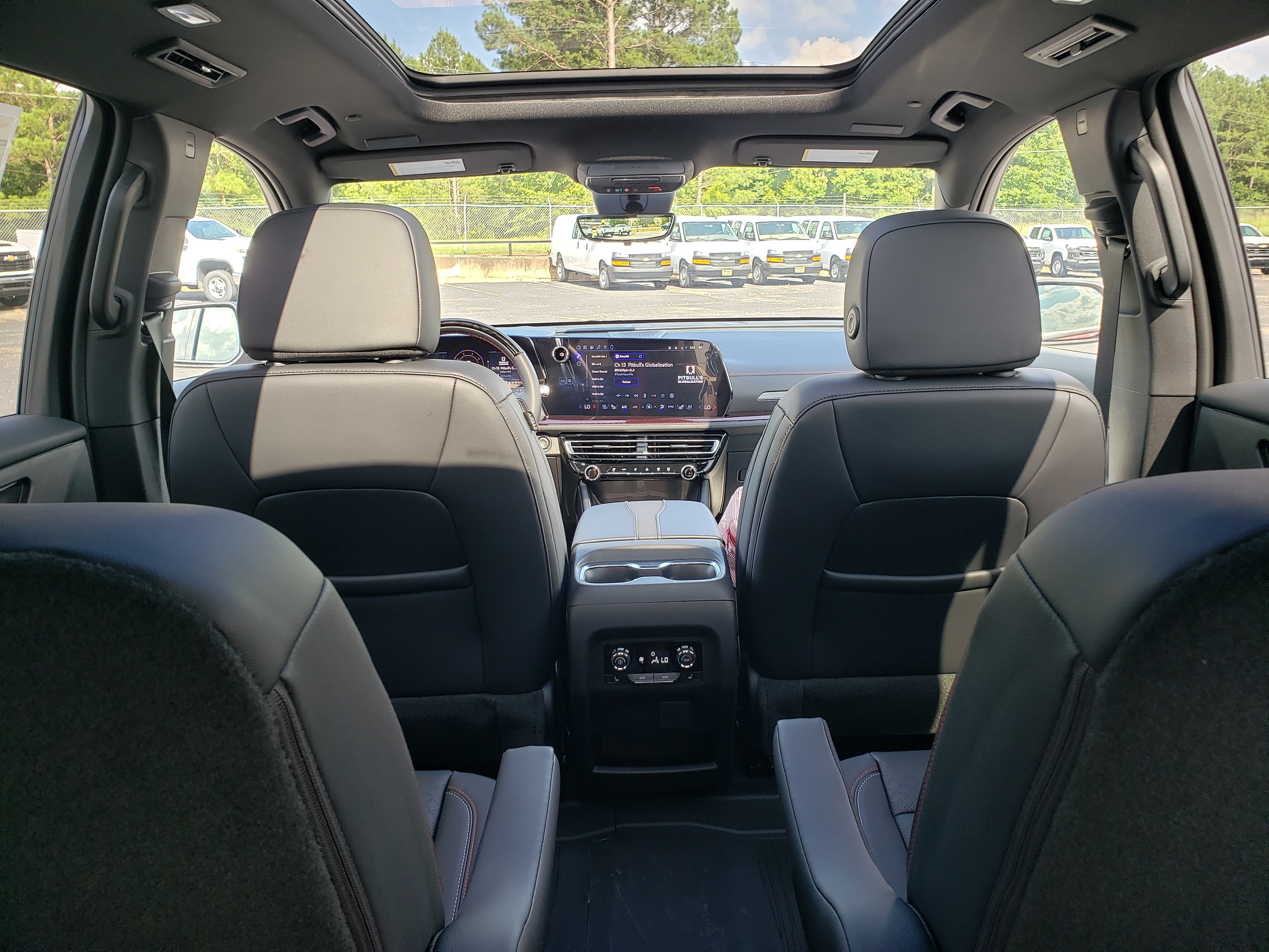 New 2026 Chevrolet Traverse RS w/ LPO, Floor Liner Package FWD image 35