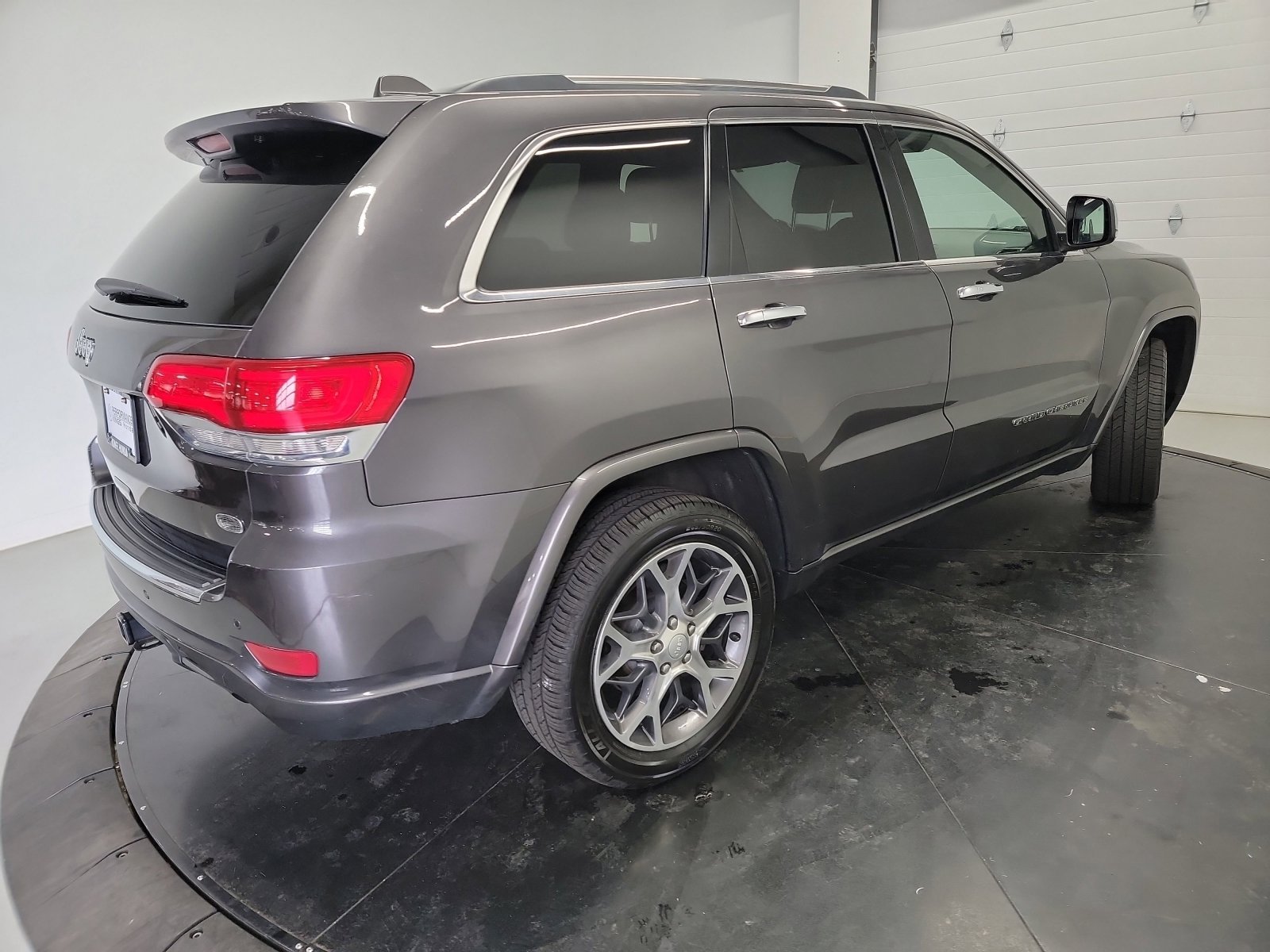 Used 2019 Jeep Grand Cherokee Overland AWD/4WD image 9