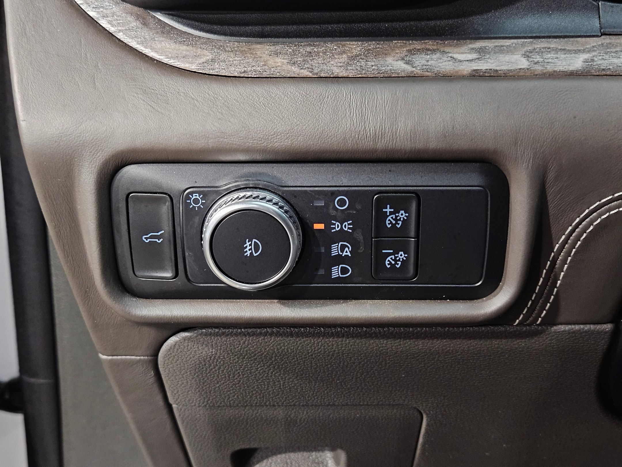 Used 2020 Ford Explorer Platinum image 26