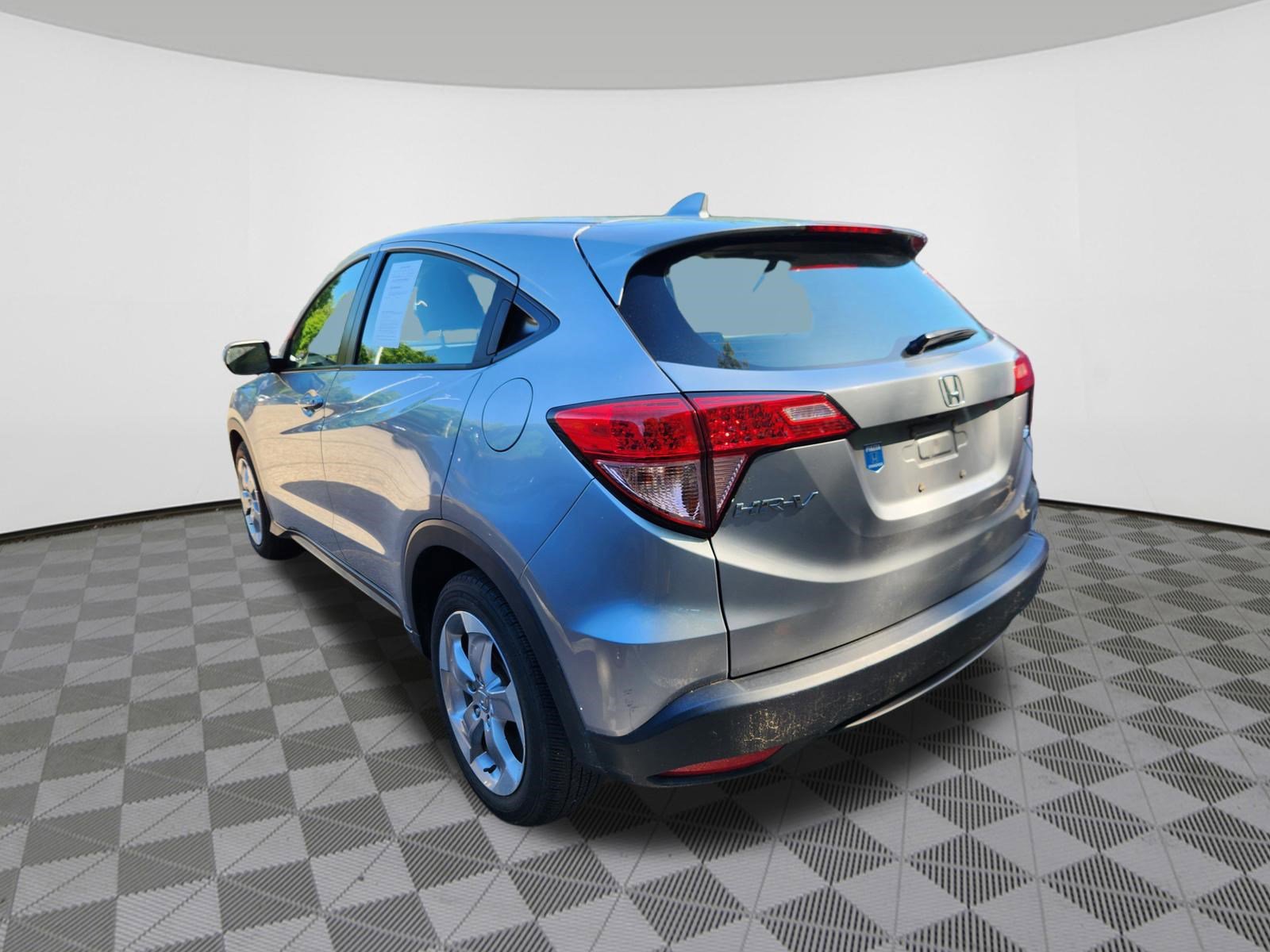 Used 2017 Honda HR-V LX image 3