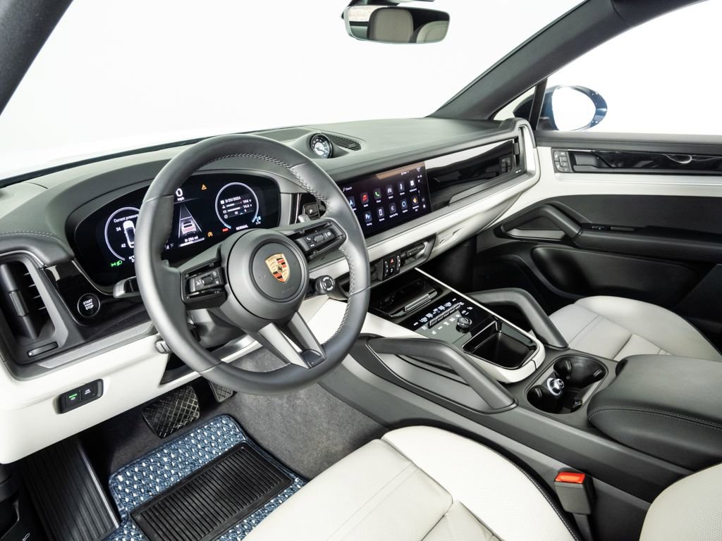 Certified 2025 Porsche Cayenne Coupe w/ Premium Package Plus image 4