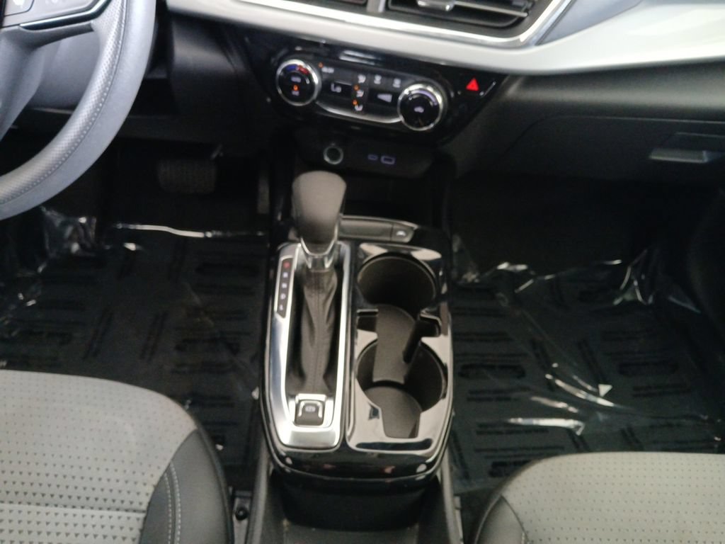 Used 2025 Chevrolet Trax LT FWD image 15