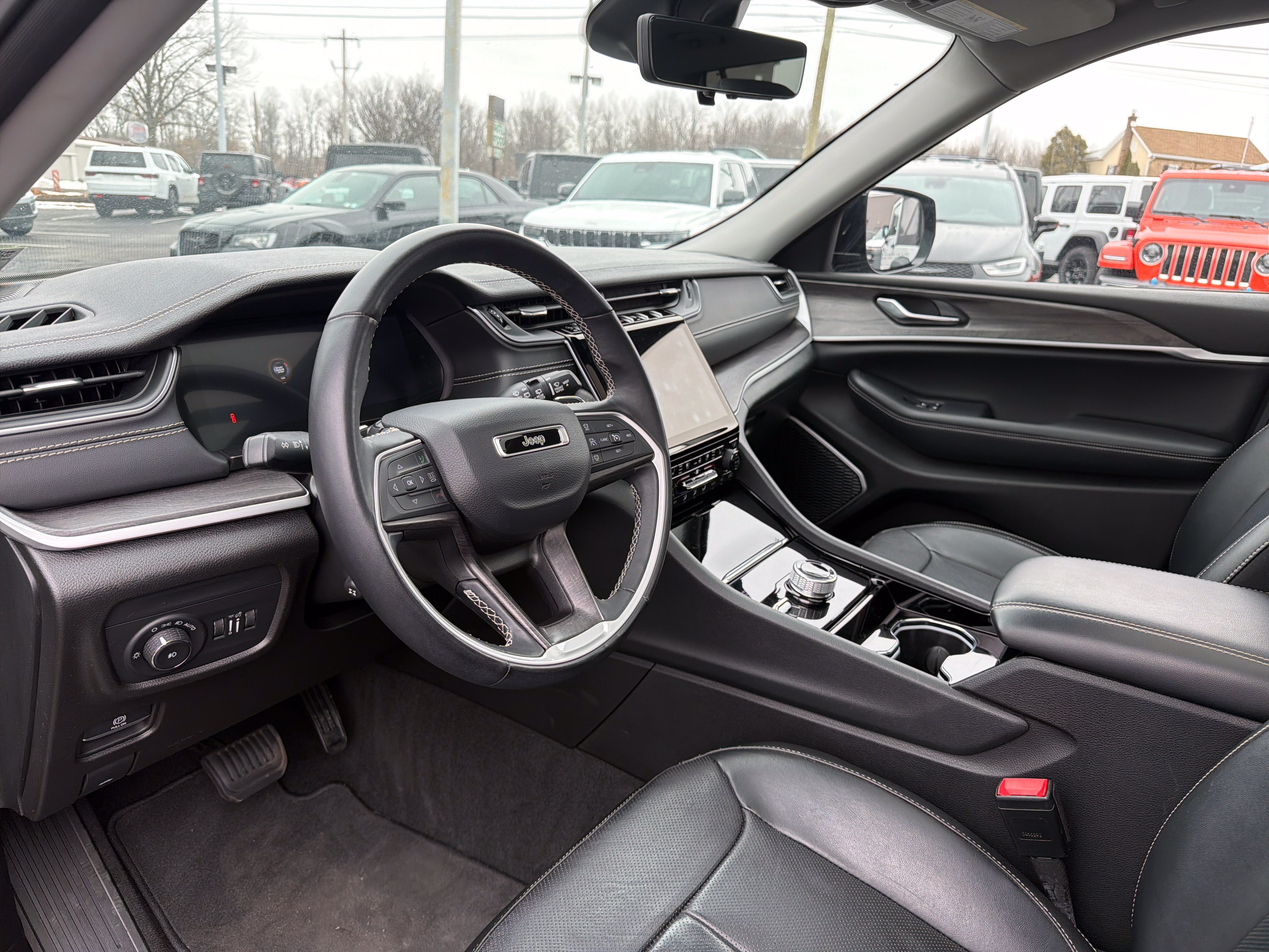 Certified 2022 Jeep Grand Cherokee L Limited w/ Luxury Tech Group II AWD/4WD image 16