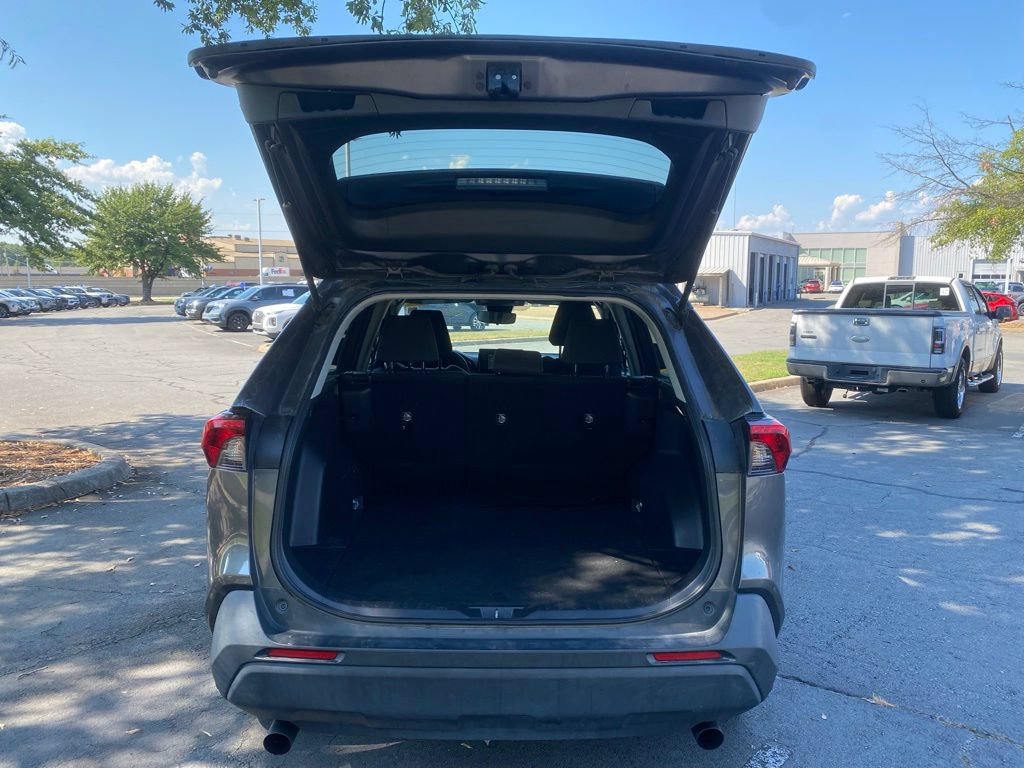 Used 2022 Toyota RAV4 LE AWD/4WD image 9