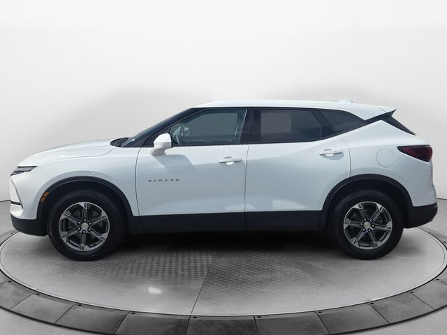 Used 2023 Chevrolet Blazer LT AWD/4WD image 2