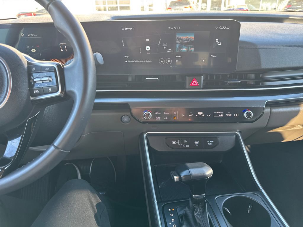 Certified 2025 Kia Carnival image 18