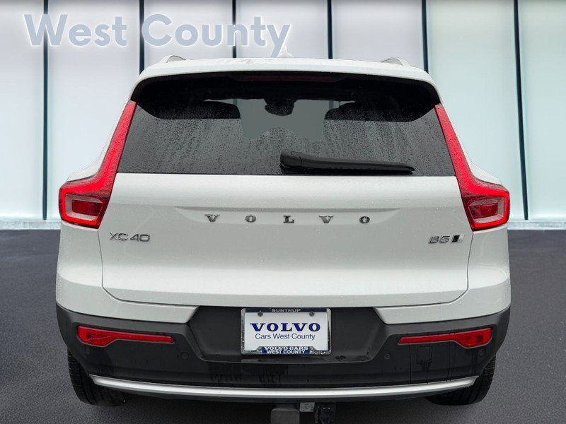 Certified 2023 Volvo XC40 B5 Ultimate w/ Protection Package Premier image 6