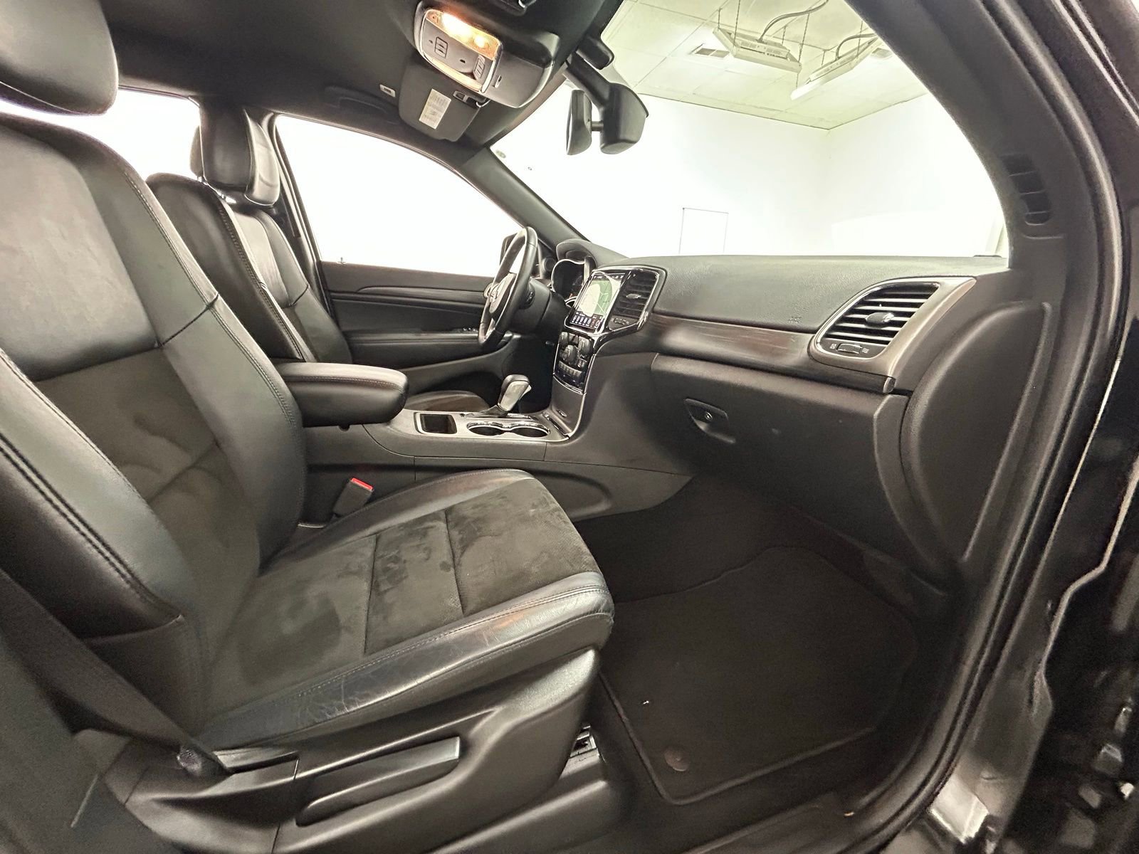 Used 2019 Jeep Grand Cherokee Altitude AWD/4WD image 39