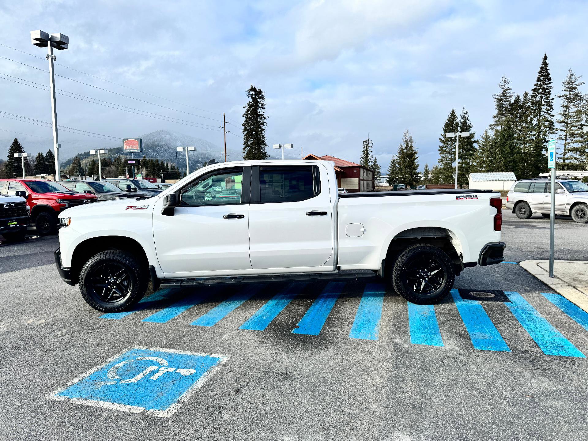 Used 2022 Chevrolet Silverado 1500 LT Trail Boss w/ Convenience Package II image 4