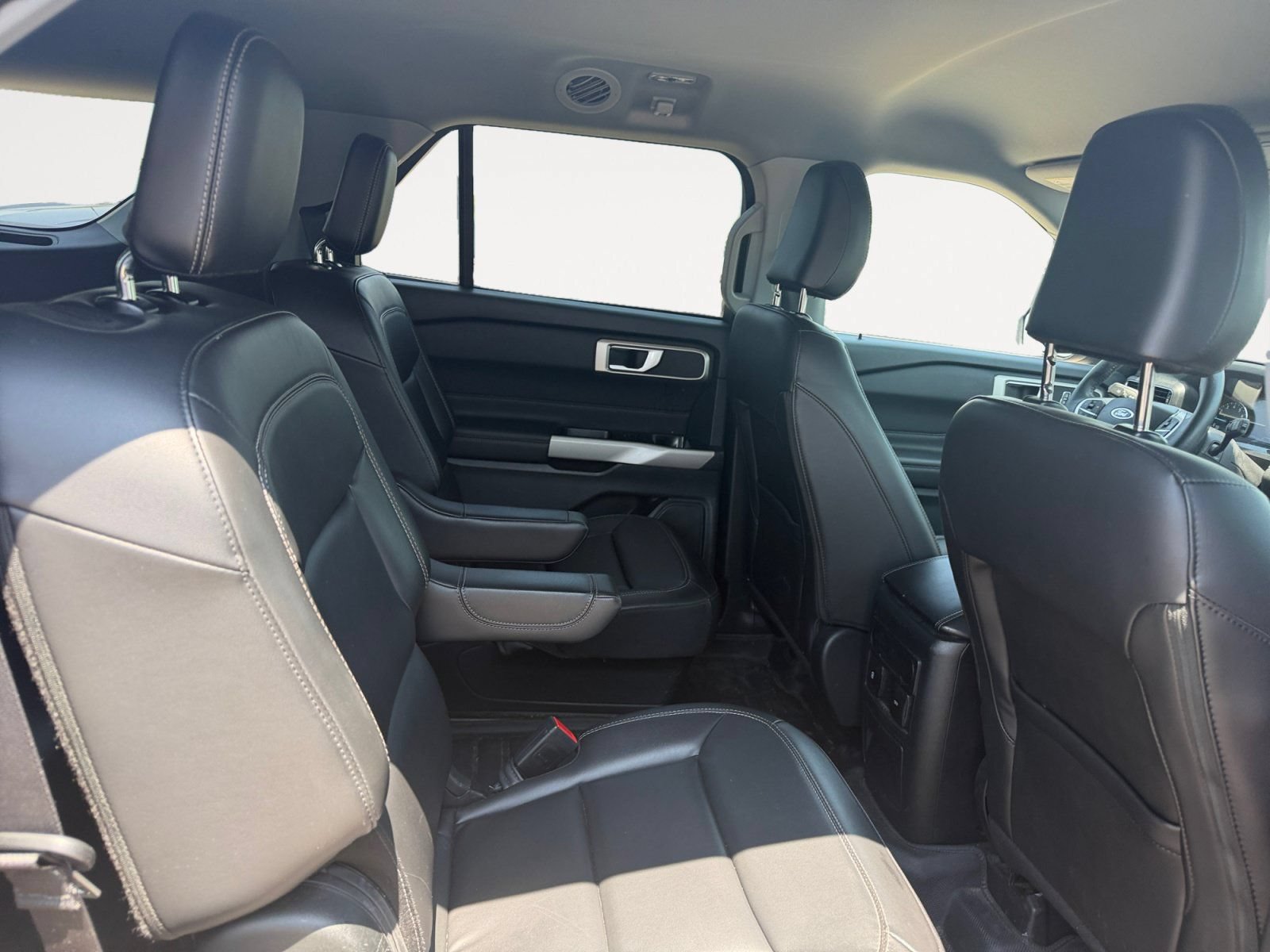 Used 2023 Ford Explorer XLT w/ Equipment Group 202A AWD/4WD image 13