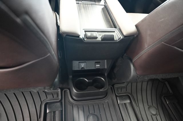 Used 2023 Toyota Sienna Platinum AWD/4WD image 31