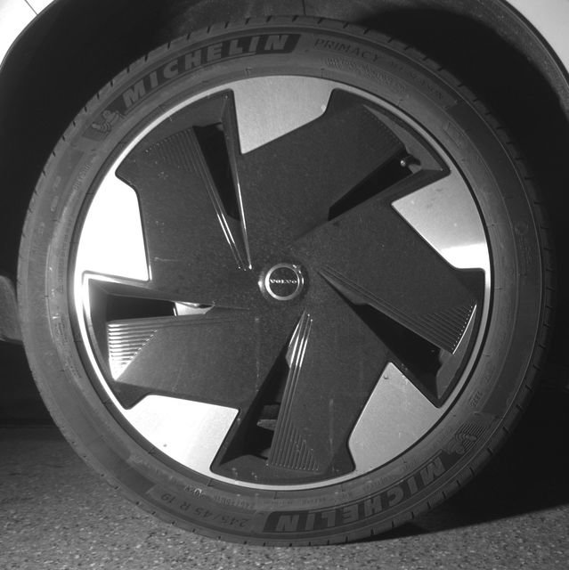 Certified 2025 Volvo EX30 Plus w/ Protection Package Premier image 43
