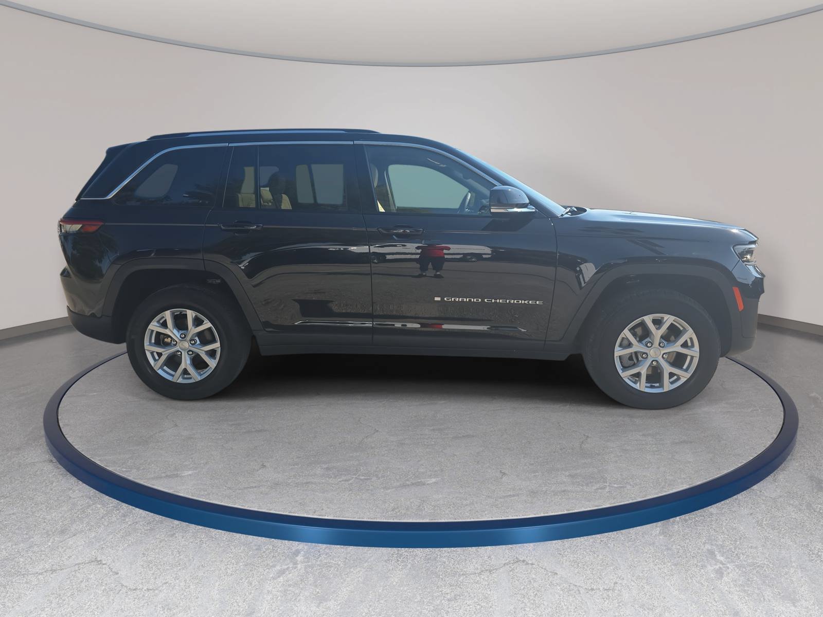 Used 2023 Jeep Grand Cherokee Limited AWD/4WD image 4