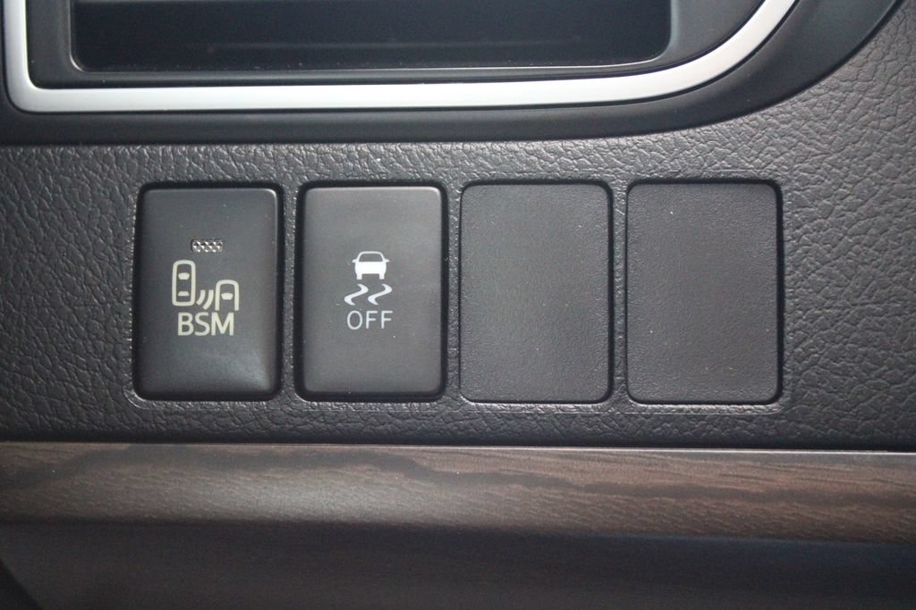 Used 2015 Toyota Camry XLE w/ Moonroof Package FWD image 26