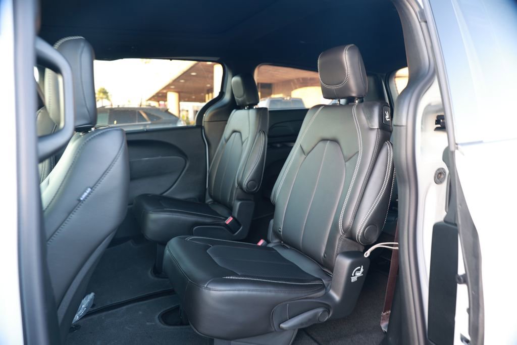 New 2026 Chrysler Pacifica Select image 26