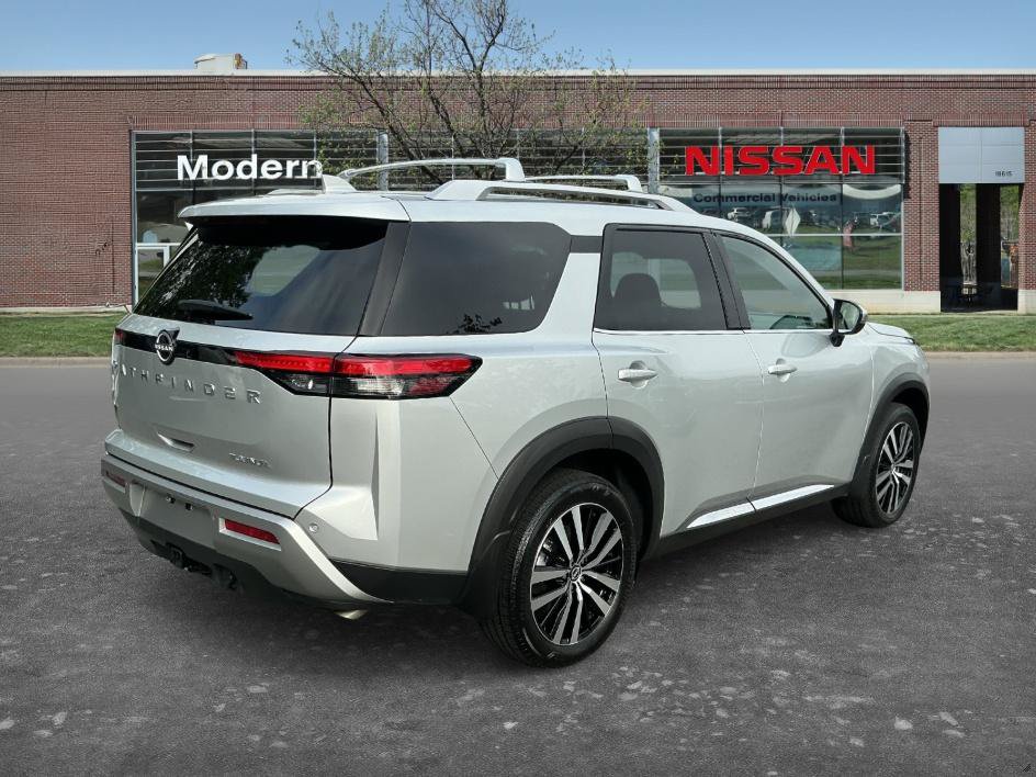 Certified 2025 Nissan Pathfinder Platinum w/ Cargo Package FWD image 4