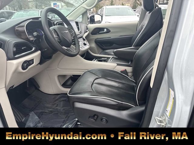 Used 2023 Chrysler Pacifica Limited image 19