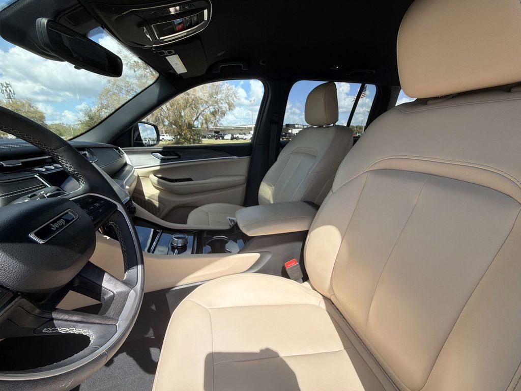 Used 2023 Jeep Grand Cherokee Limited image 15