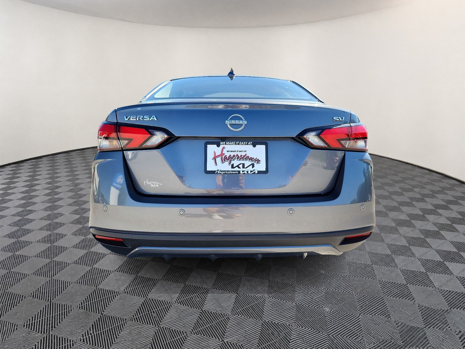 Used 2024 Nissan Versa SV FWD image 5