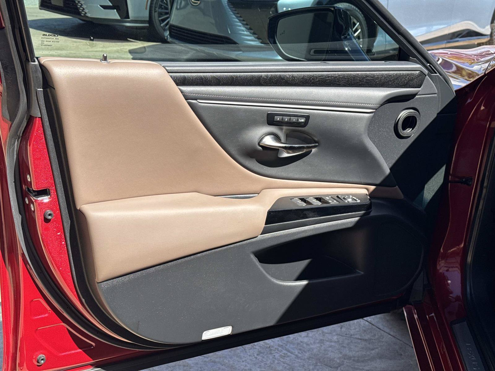 Used 2024 Lexus ES 350 w/ Premium Package FWD image 11