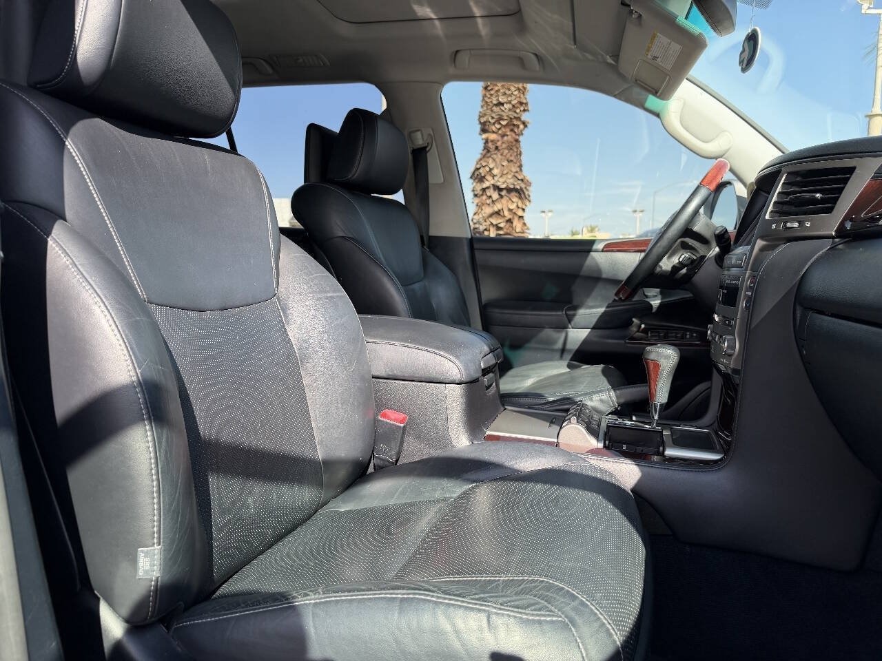 Used 2013 Lexus LX 570 4WD w/ Luxury Pkg image 15