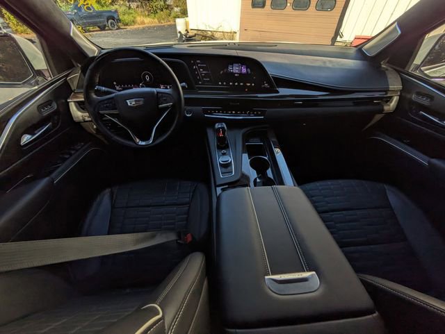 Certified 2023 Cadillac Escalade Premium Luxury Platinum w/ LPO, Radiant Package AWD/4WD image 33