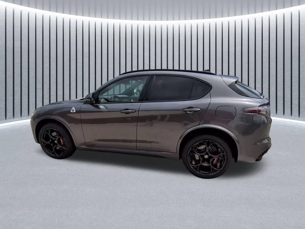 Used 2024 Alfa Romeo Stelvio Quadrifoglio AWD/4WD image 7