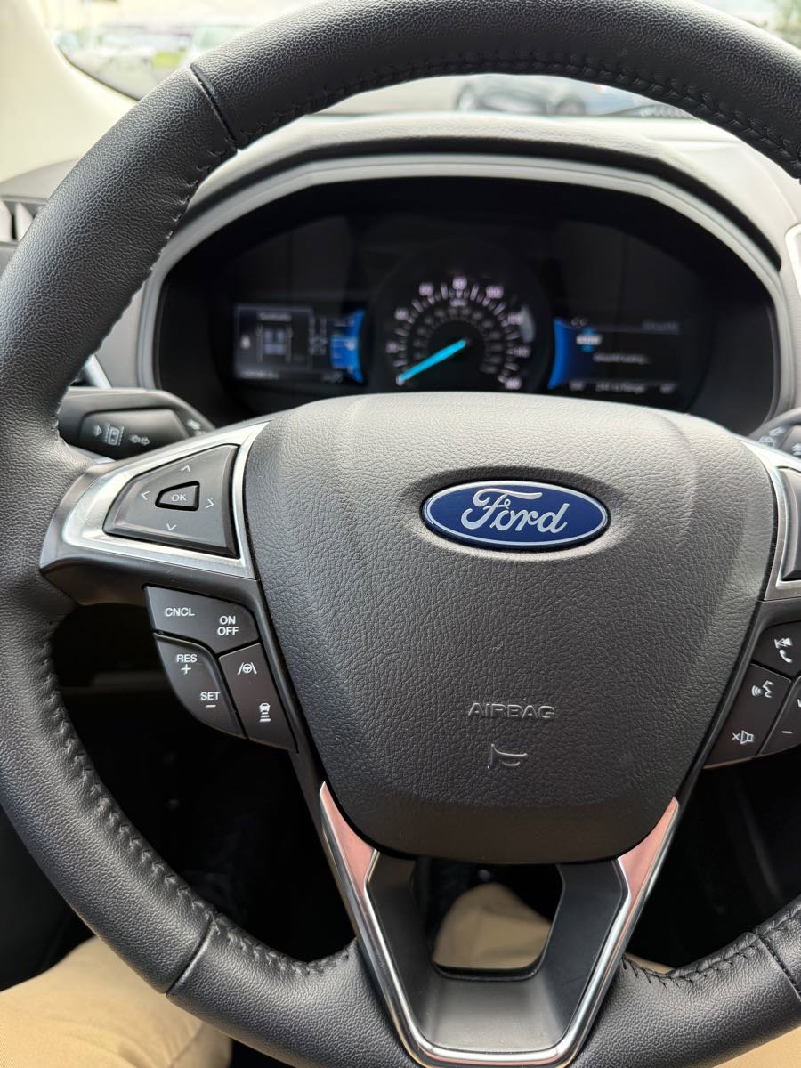 Used 2024 Ford Edge SEL image 17