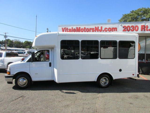 Used 2022 Chevrolet Express 3500 w/ Shuttle Bus Package RWD image 2