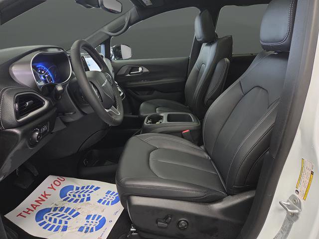 New 2026 Chrysler Pacifica Select FWD image 4
