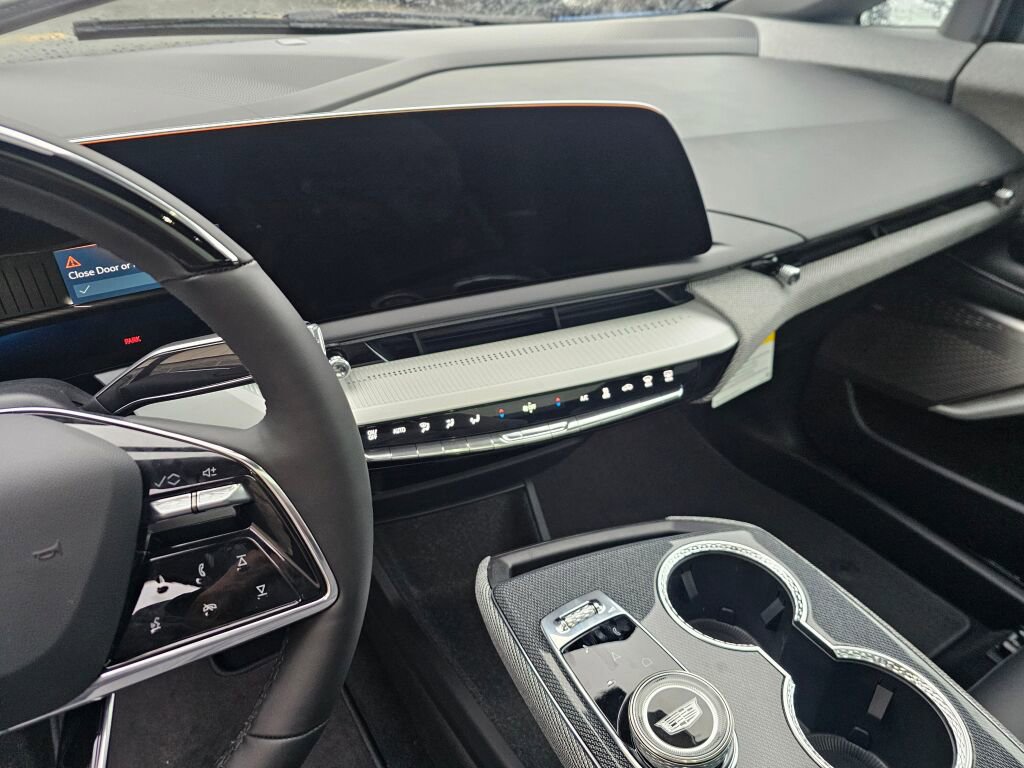 New 2026 Cadillac Optiq Luxury 1 image 31