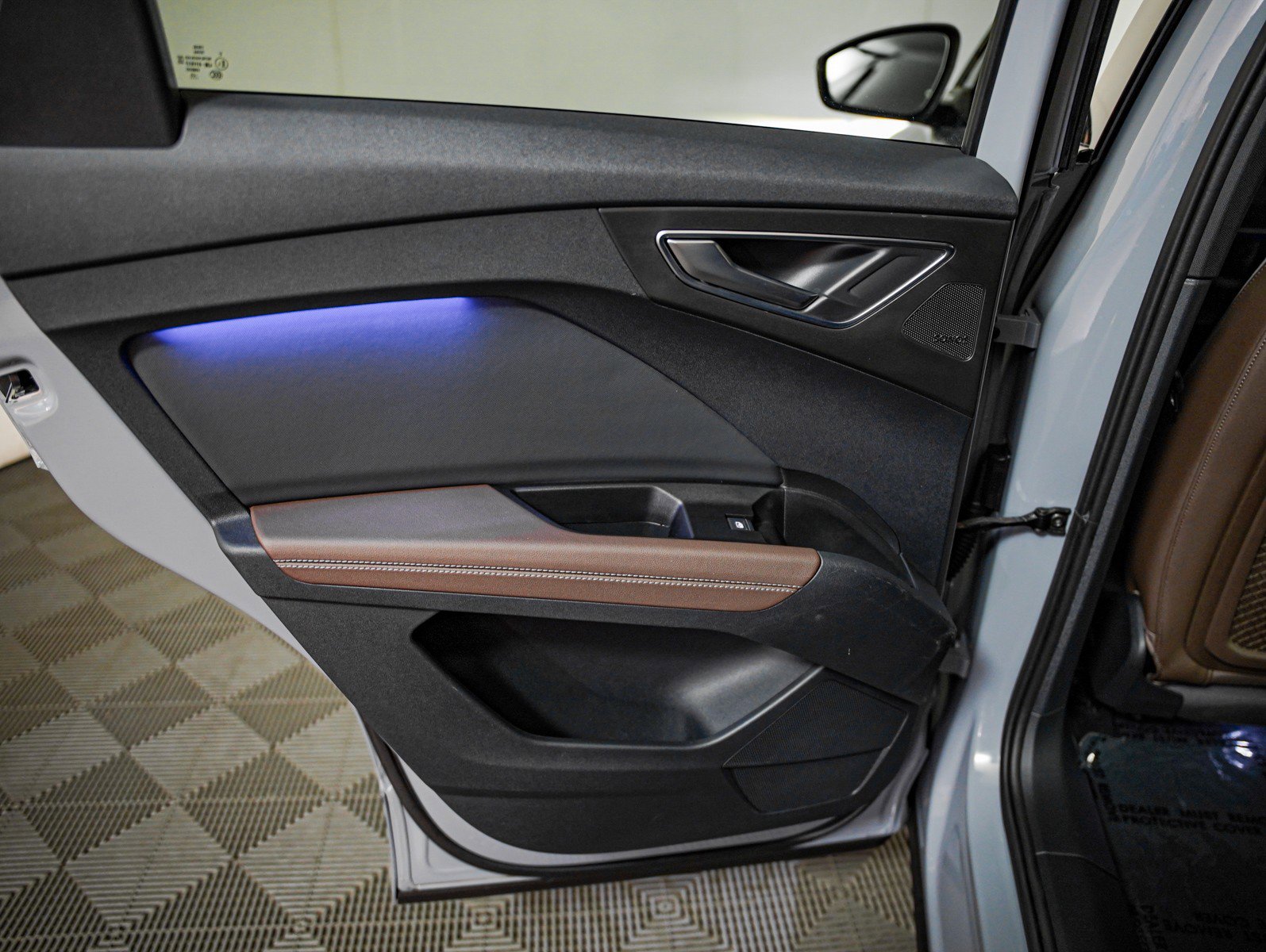 Used 2024 Audi Q4 e-tron Prestige image 24